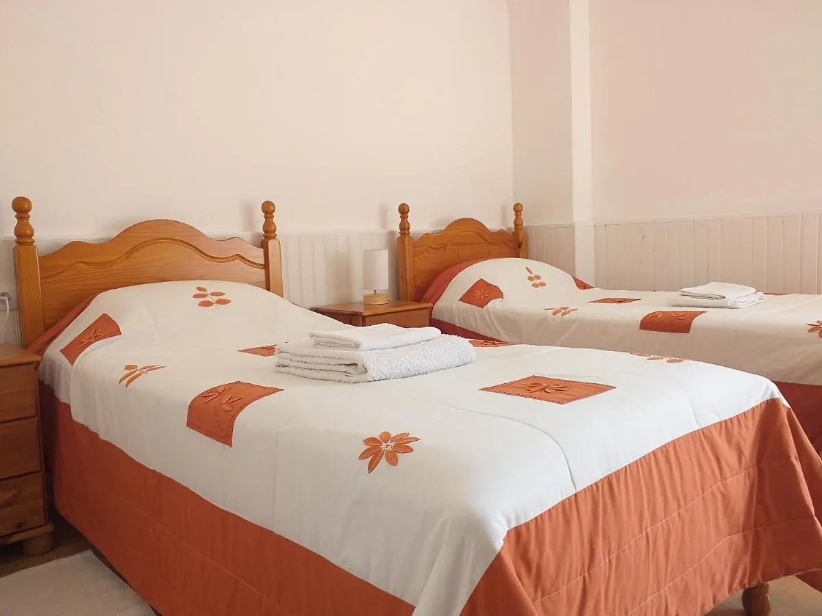 Bed and Breakfast Ancienne Ecole Cazaux-Villecomtal Frankreich