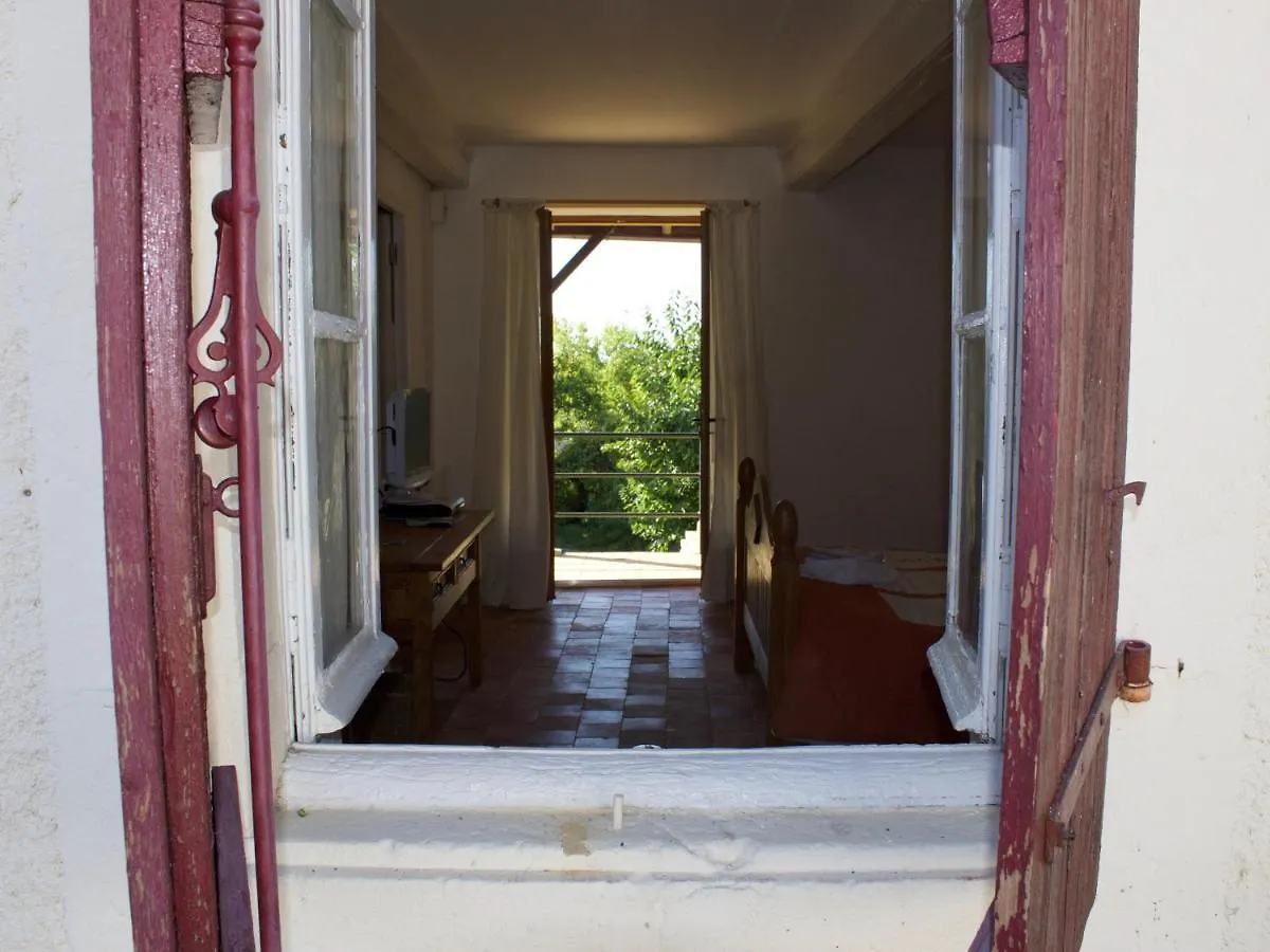 Bed and Breakfast Ancienne Ecole Cazaux-Villecomtal 4*,