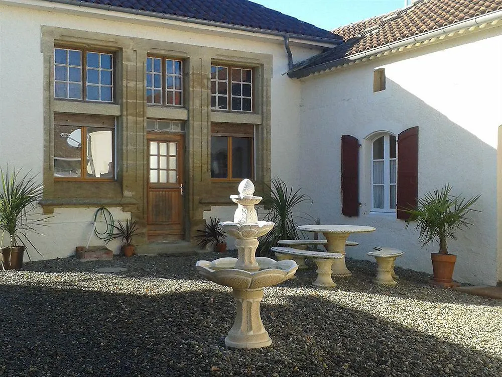 Bed and Breakfast Ancienne Ecole Cazaux-Villecomtal Frankreich